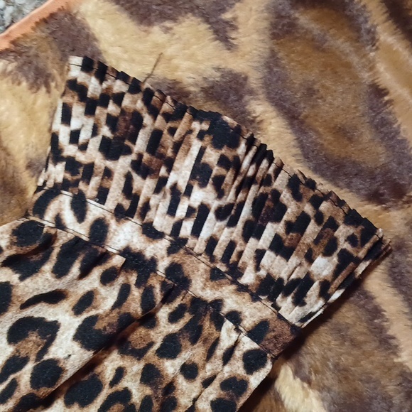 Isaac Mizrahi leopard print blouse, M - Picture 4 of 8